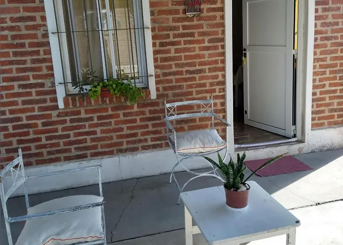 Monoambiente Con Bano Privado, Cocina, Heladera Y Cochera En Pueblo Belgrano